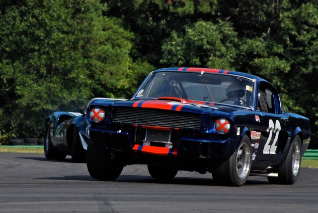 Frank Marcum (#22) 1965 Ford Mustang; Tom Shelton (#62) 1965 Lola T70.